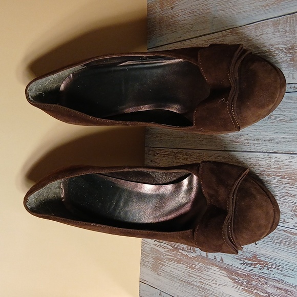 Lavorazione Artigiana Shoes - Woman's Brown Lavorazione Artigiana Suede Shoe Size 9